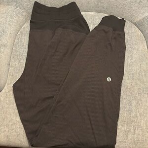 Lululemon 
Dance Studio Mid-Rise
Jogger *Full Length